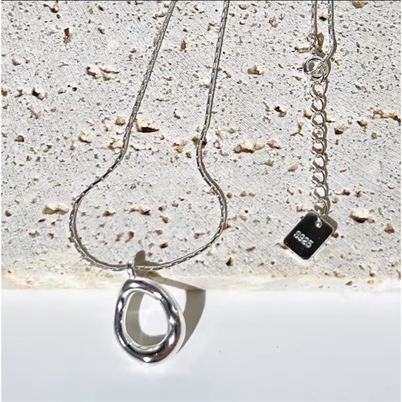Jewelry - Sterling Silver Oval Necklace